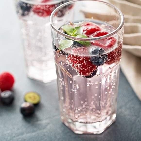 EFFERVESCENCE ON TAP: MAKING SPARKLING WATER AT HOME